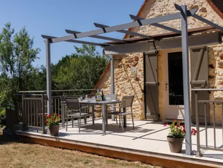 Gîte Résoulès I en pierre à Gourdon, piscine partagée : photo 4