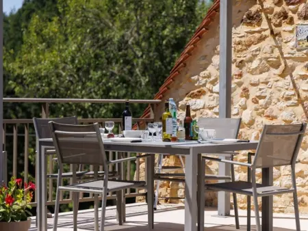 Gîte Résoulès I en pierre à Gourdon, piscine partagée : photo 7