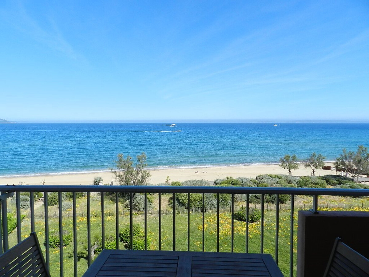 Appartement 2P en bord de mer, accès plage - Le Lavandou - Photo 1