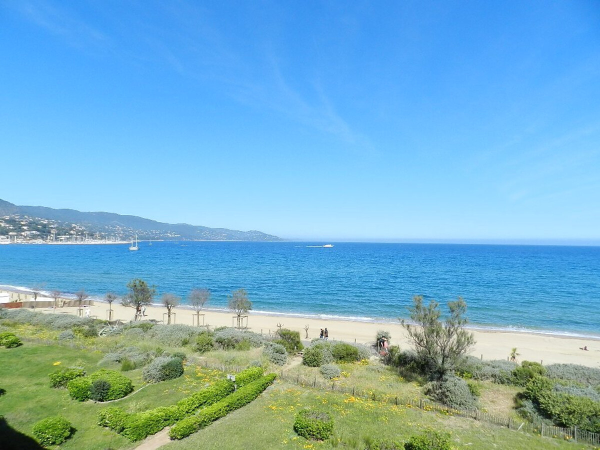 Appartement 2P en bord de mer, accès plage - Le Lavandou - Photo 8