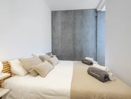 Appartement moderne 50 m² avec piscine, vue montagne : photo 8
