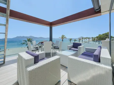 Location appartement à Port de Pollença, Moderne Appartement 3 Chambres en Front de Mer à Port de Pollença