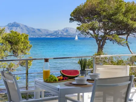 Location appartement à Port de Pollença, Appartement stylé face mer avec vue montagne