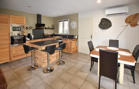 Maison plain-pied avec piscine privée à Mazan : photo 5