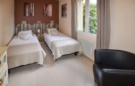 Maison plain-pied avec piscine privée à Mazan : photo 13