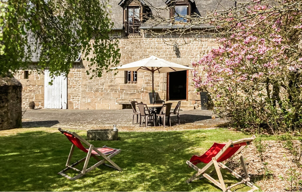 Maison en pierre avec jardin 3000 m² à Parigné - Photo 1