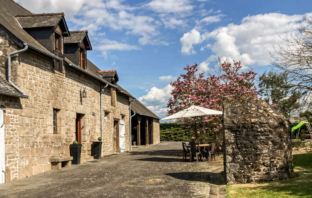 Maison en pierre avec jardin 3000 m² à Parigné - Photo 2