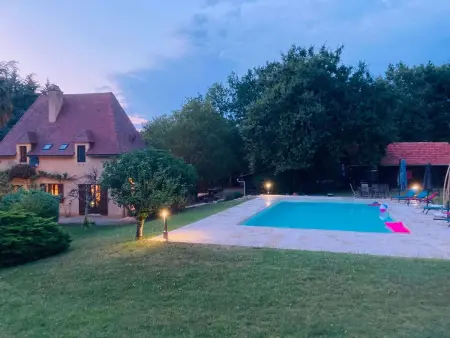 Location maison à Saint Chamassy, Propriété Périgourdine pour 8 avec Piscine et WiFi
