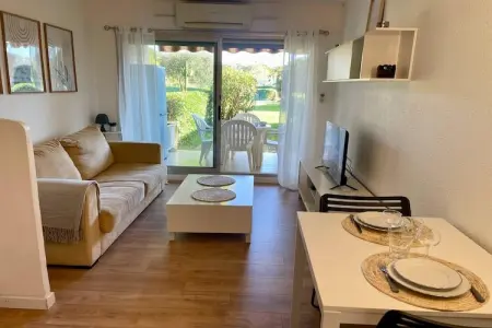 Location maison à Antibes, Appartement avec jardin et accès piscine