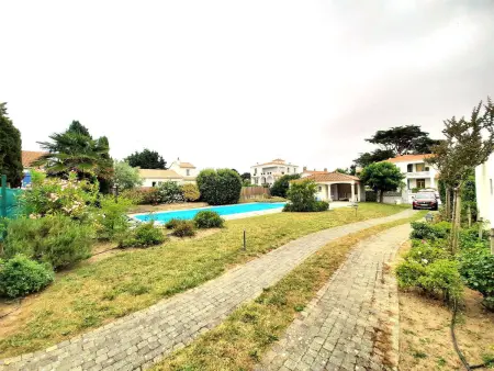 Location maison à SAINT HILAIRE DE RIEZ, Superbe villa 8 pers. à 50m de la plage avec véranda et grand jardin