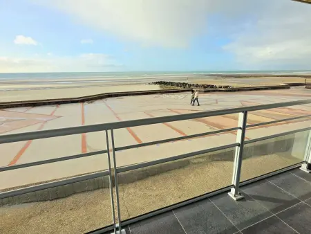 T3 front de mer à Wimereux, vue sur balcon et garage : photo 18