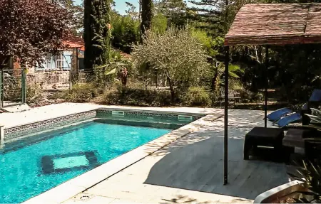 Location maison à Salavas, Maison avec piscine privée