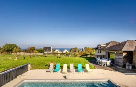 Maison 8 chambres piscine chauffée et vue mer à Lanvéoc : photo 2