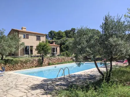 Location maison à Aups, Jolie maison spacieuse avec une grande piscine