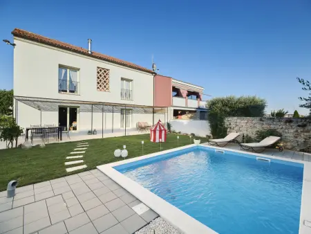 Maison Mediterranea avec piscine privée à Umag
