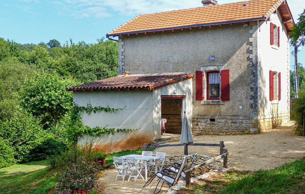 Maison de gardien avec accès rivière à Nanteuil-en-Vallée - Photo 1