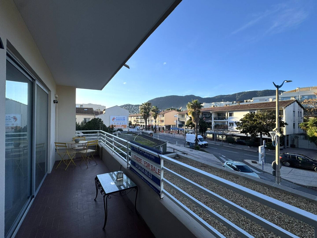 T2 rénové climatisé, parking, balcon à Cavalaire - Photo 9