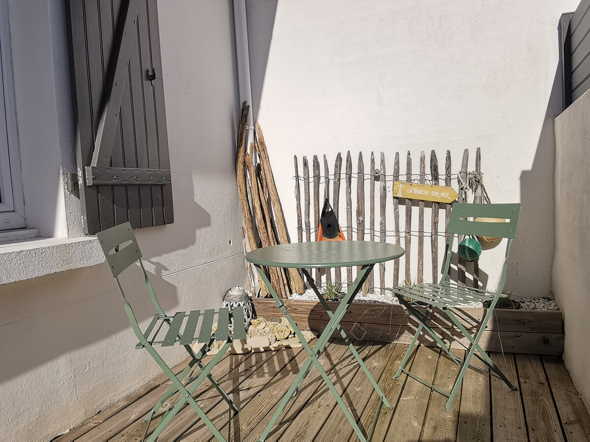 Maison rénovée 50m plage et centre, jardin clos - Photo 2