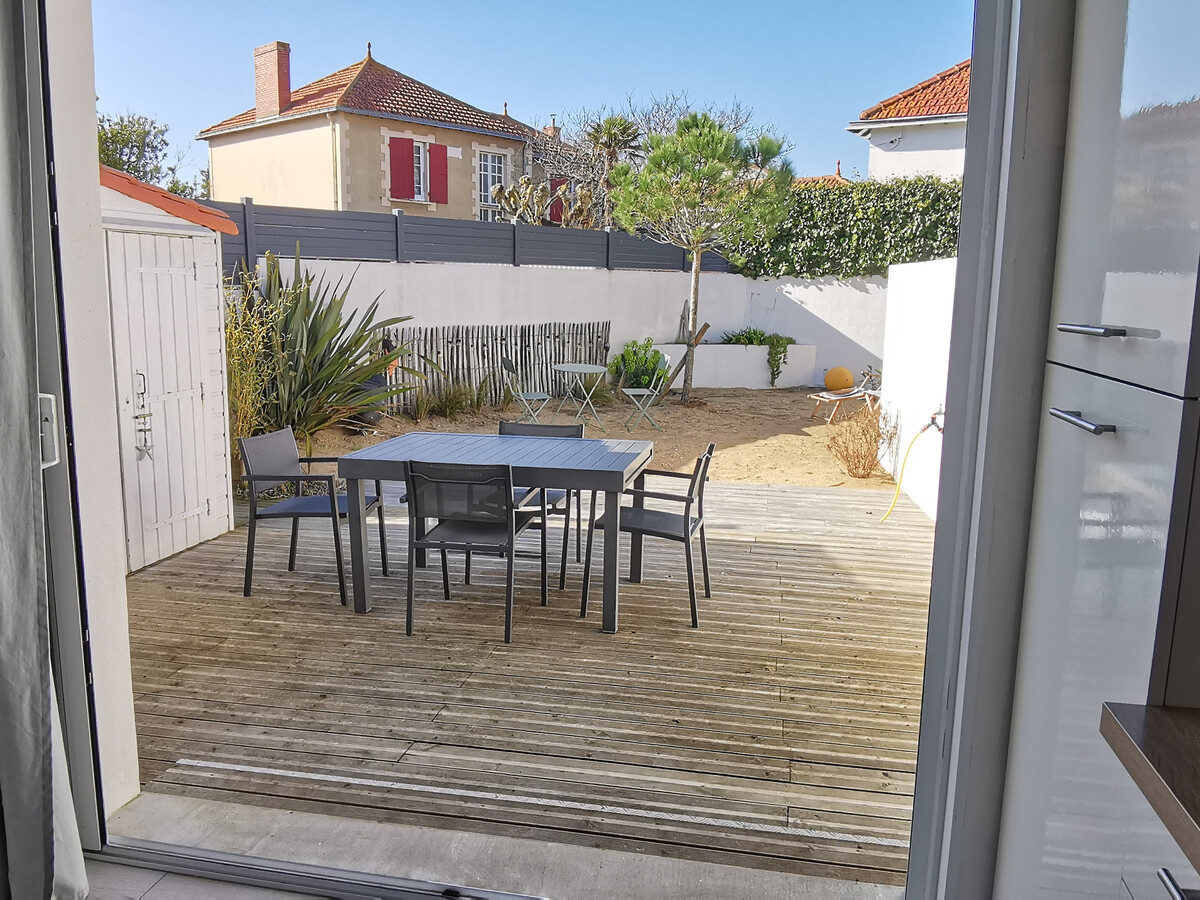 Maison rénovée 50m plage et centre, jardin clos - Photo 16