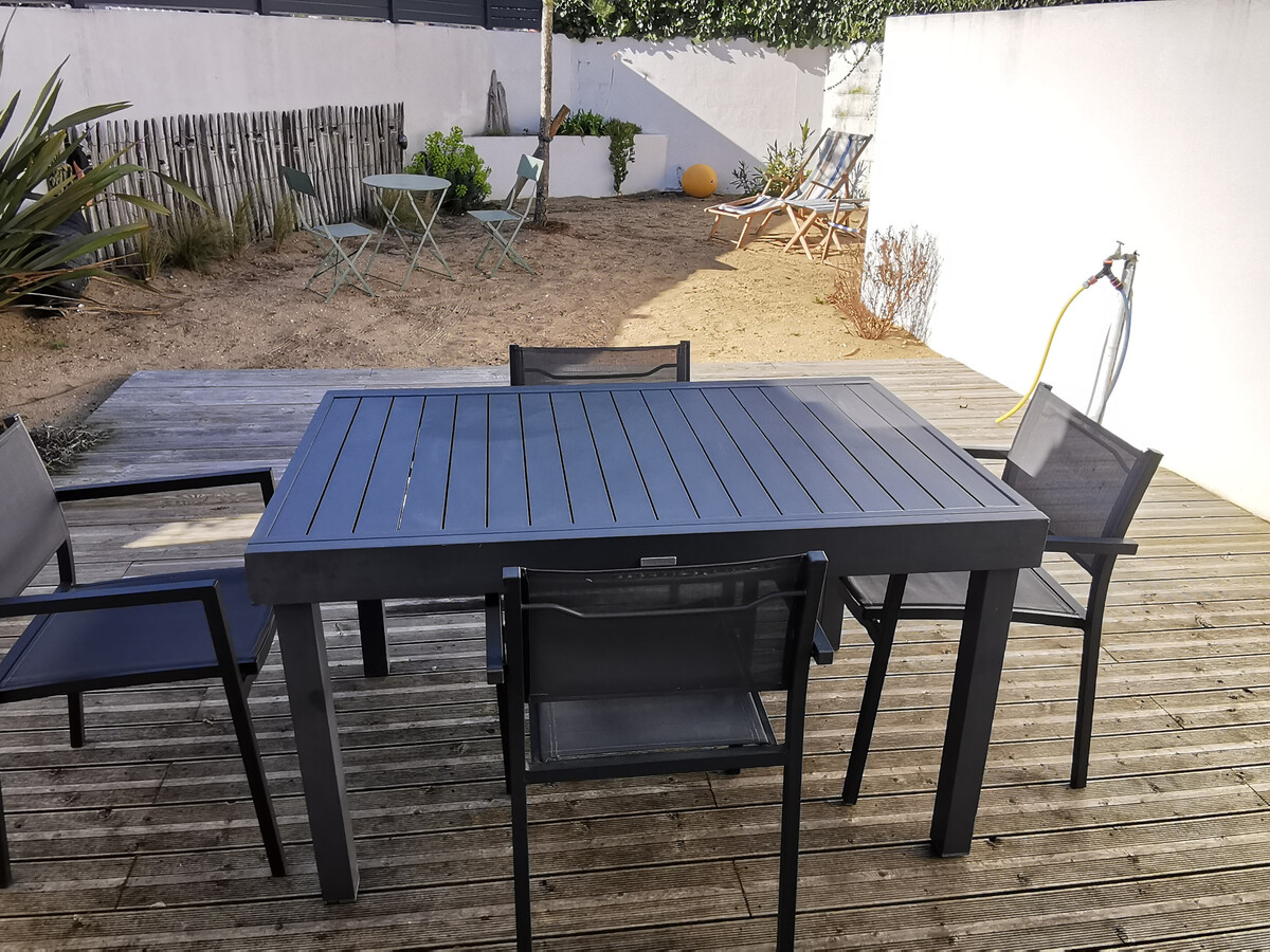 Maison rénovée 50m plage et centre, jardin clos - Photo 17