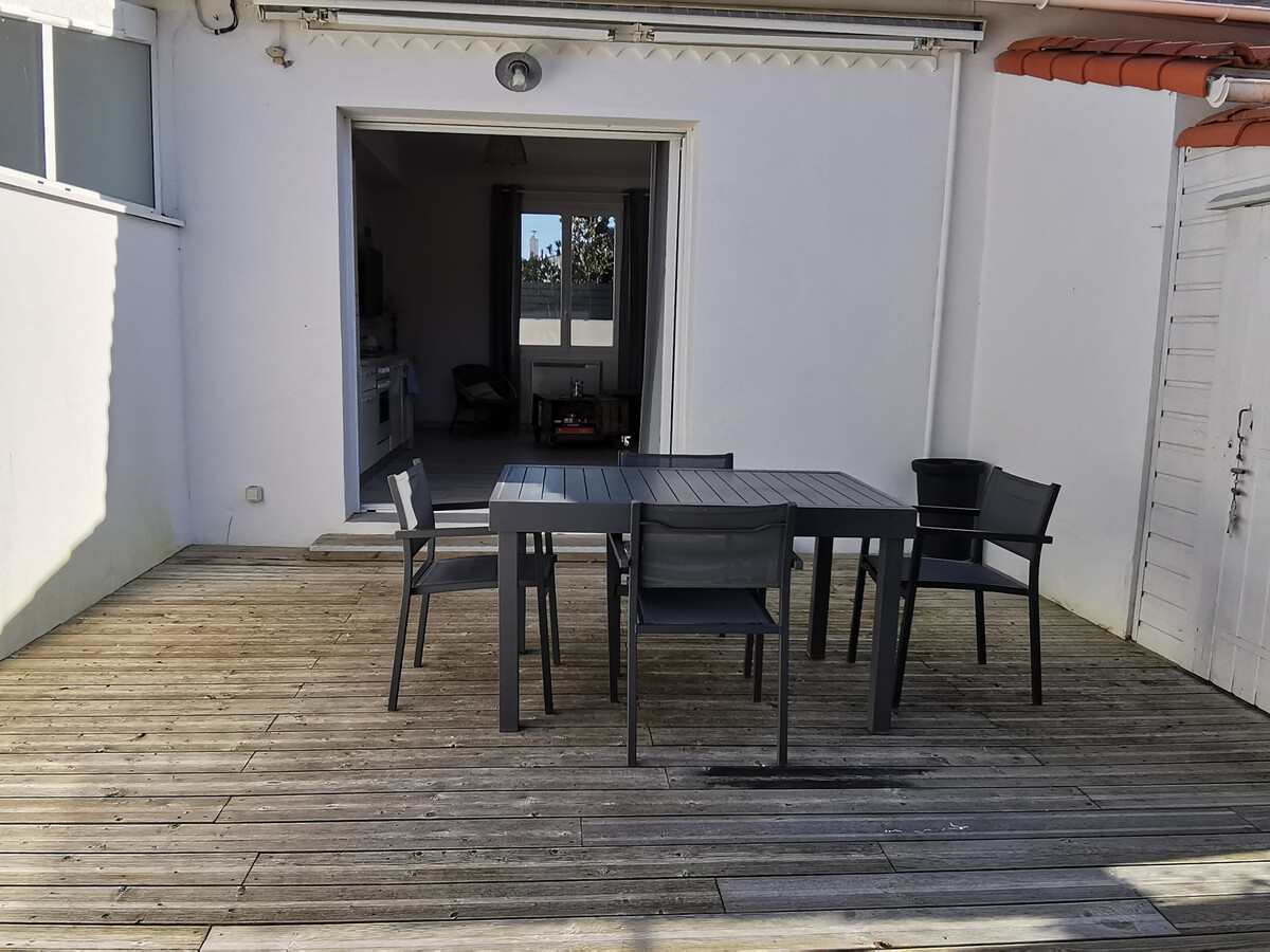 Maison rénovée 50m plage et centre, jardin clos - Photo 18