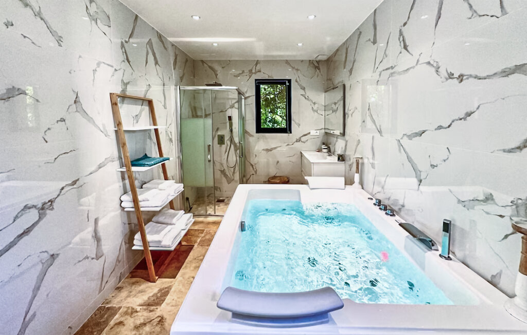 Maison provençale 14 personnes, 2 piscines et pool house - Photo 6
