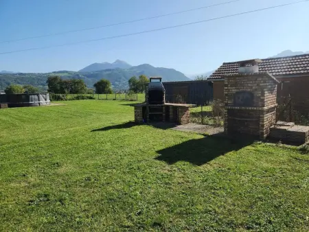 Maison avec piscine privée et cheminée à Arenthon, 10 personnes : photo 2