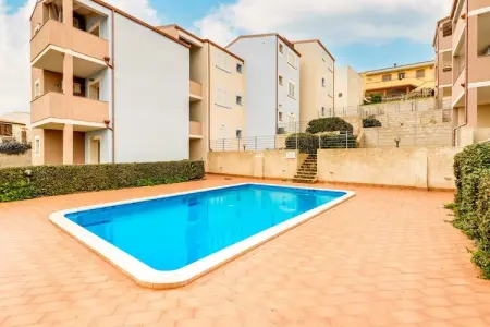 Location appartement à Badesi, Grenier avec terrasse et piscine en copropriété