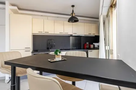 Location appartement à Antibes, Appartement avec terrasse et vue sur la mer, à 2 minutes de la plage