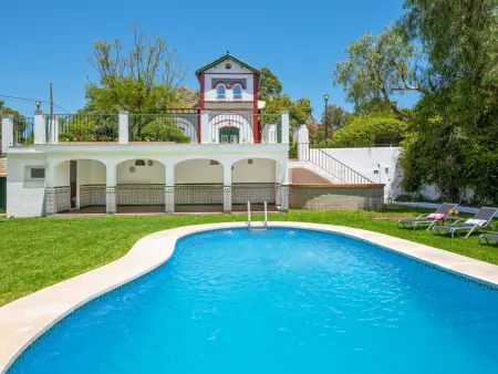 Location villa à Málaga, Villa spacieuse avec piscine, jardin et barbecue, idéale pour familles et amis à Malaga