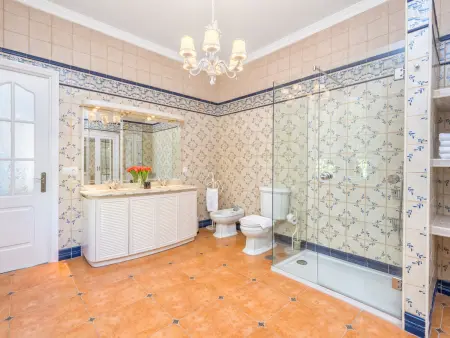 Villa spacieuse avec piscine, jardin et barbecue, idéale pour familles et amis à Malaga - Photo 24
