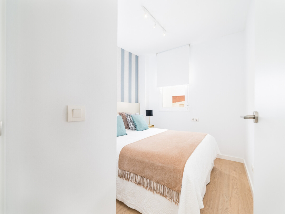 Appartement T3 rénové 100 m² avec terrasse, Málaga centre - Photo 10