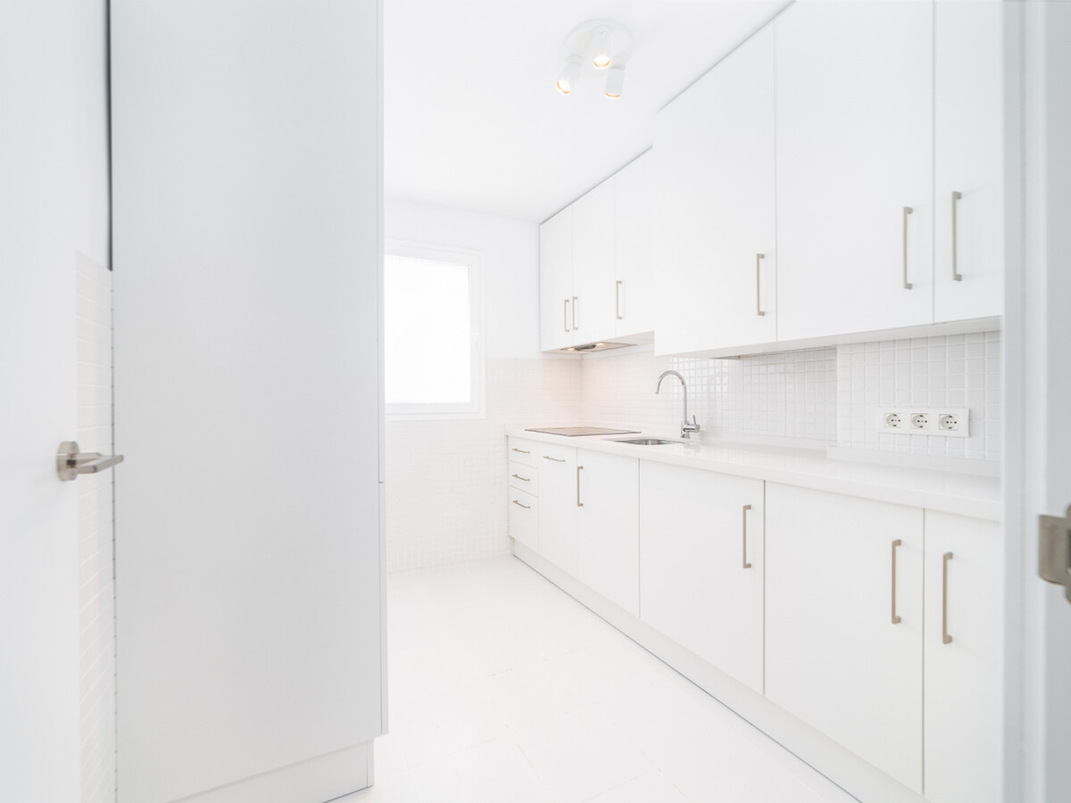 Appartement T3 rénové 100 m² avec terrasse, Málaga centre - Photo 16