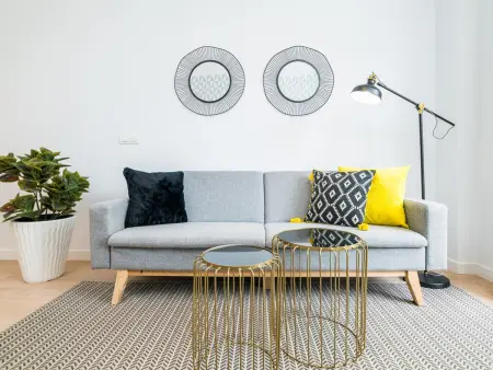 Location appartement à Málaga, Élégant appartement T4 rénové avec terrasse au cœur de Málaga, proche commerces et transports.