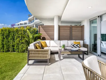 Location appartement à Fuengirola, Appartement élégamment meublé avec piscine, jacuzzi, spa et jardin à Fuengirola