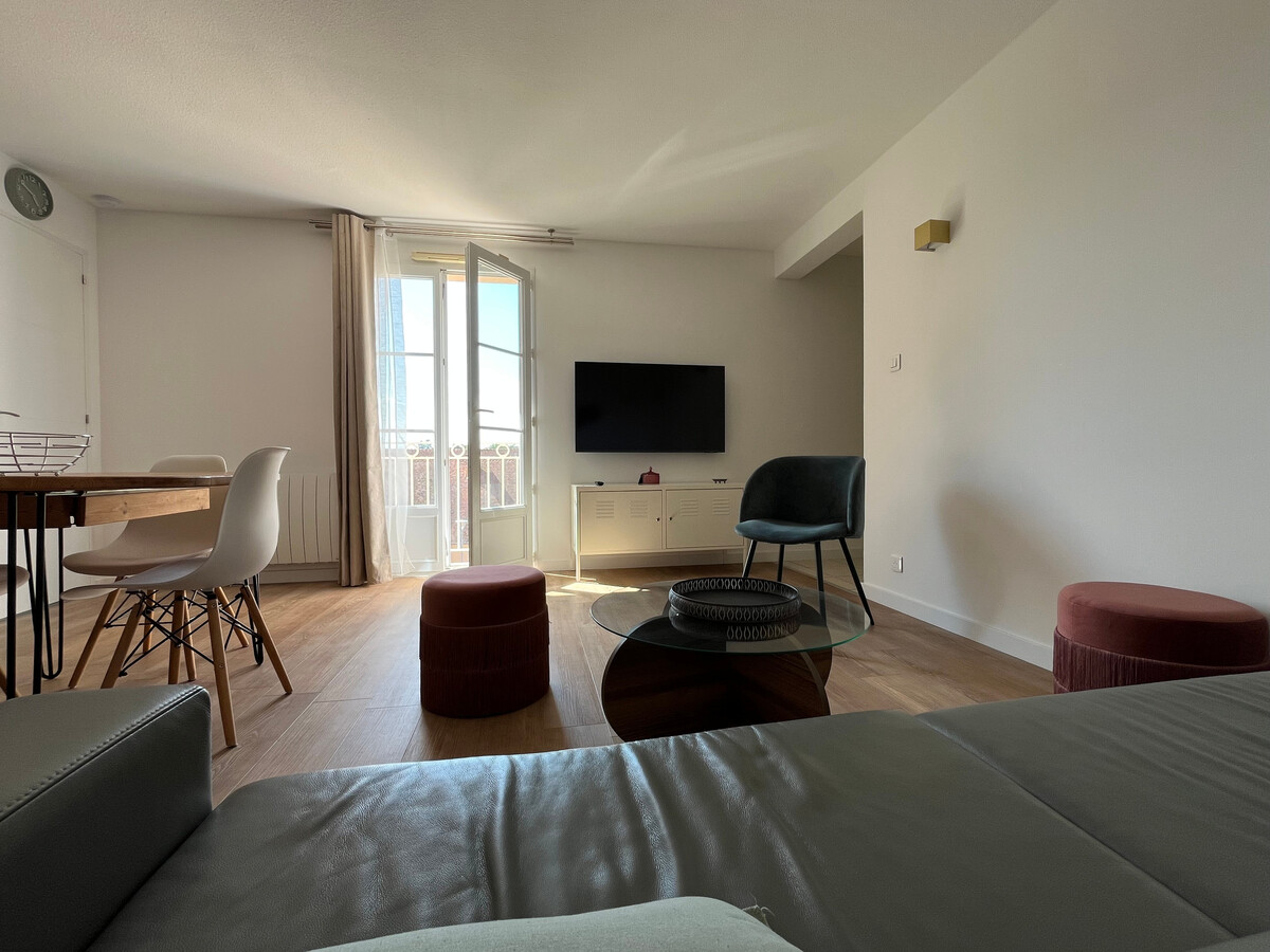 T3 rénové près des Thermes avec balcon et piscine - Photo 5