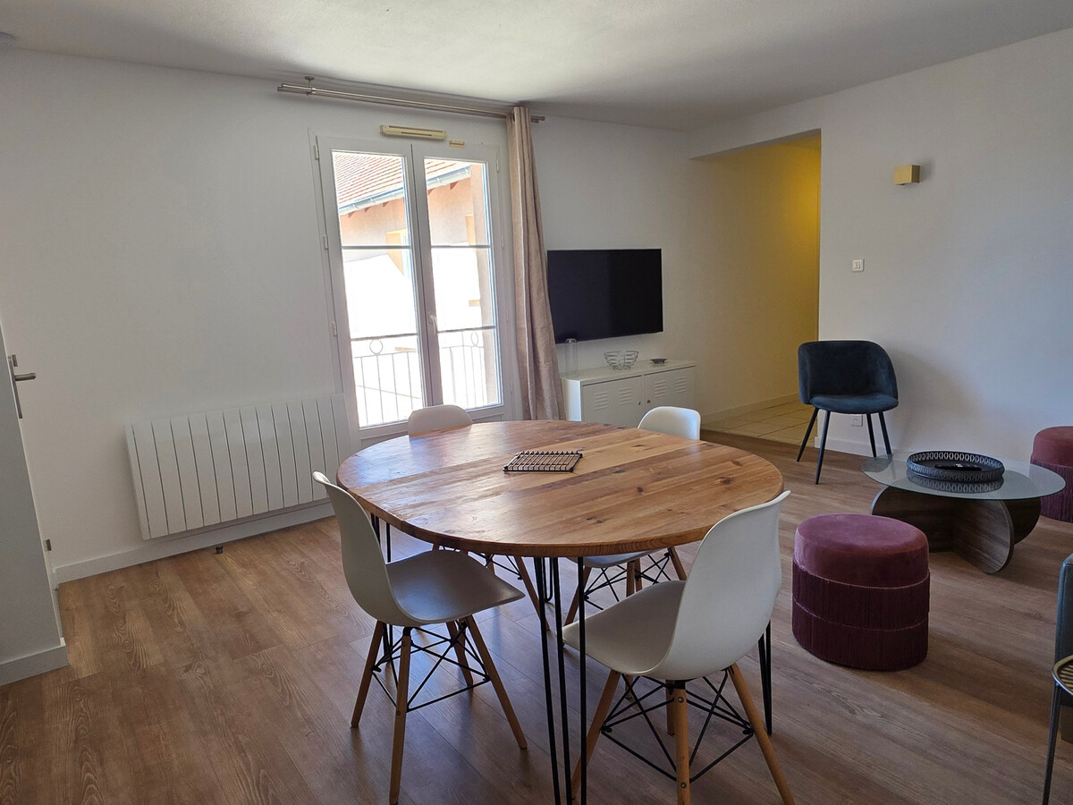 T3 rénové près des Thermes avec balcon et piscine - Photo 7