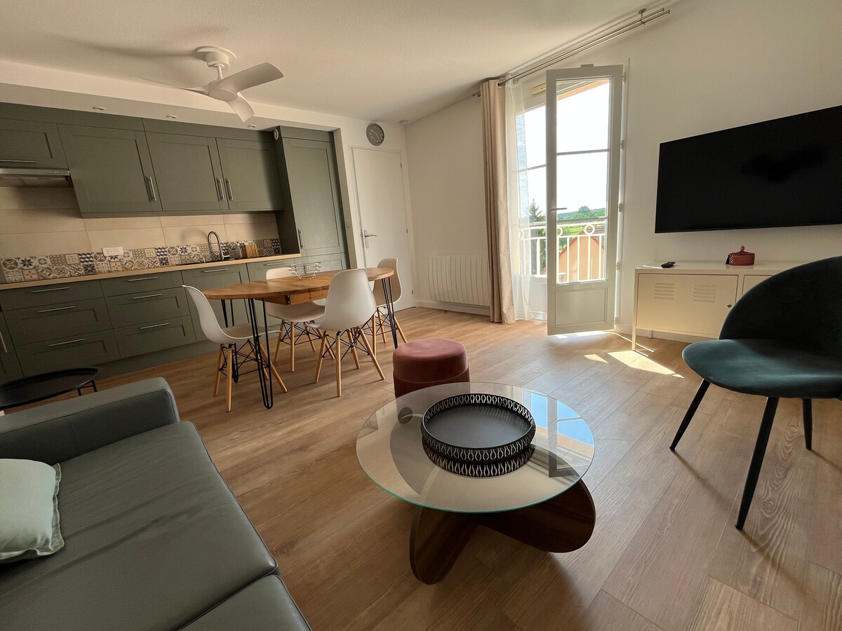 T3 rénové près des Thermes avec balcon et piscine - Photo 9