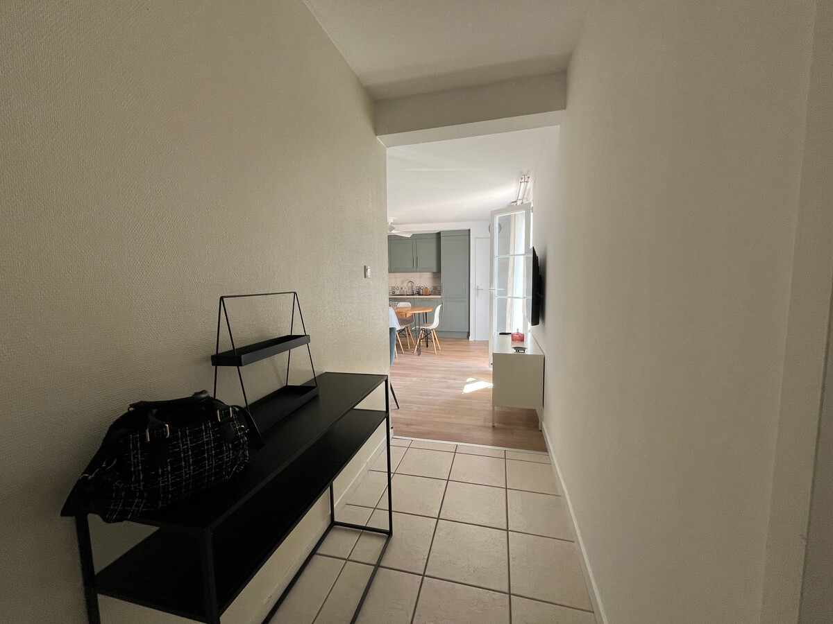 T3 rénové près des Thermes avec balcon et piscine - Photo 11
