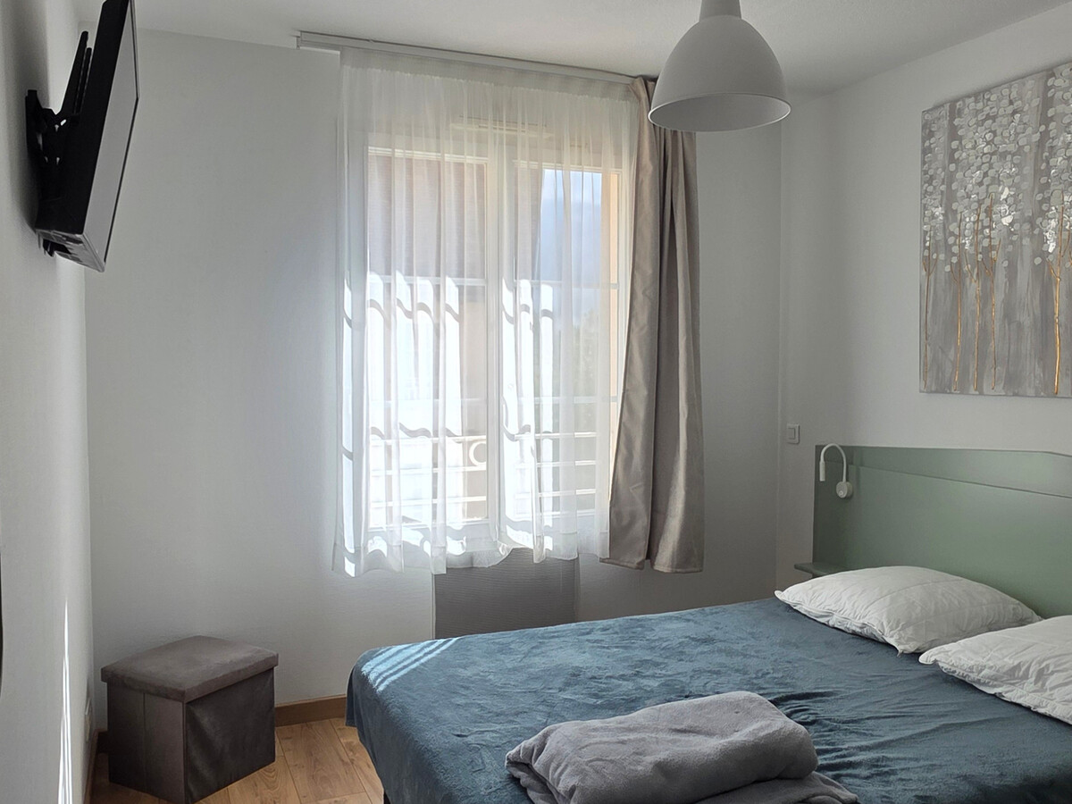 T3 rénové près des Thermes avec balcon et piscine - Photo 15