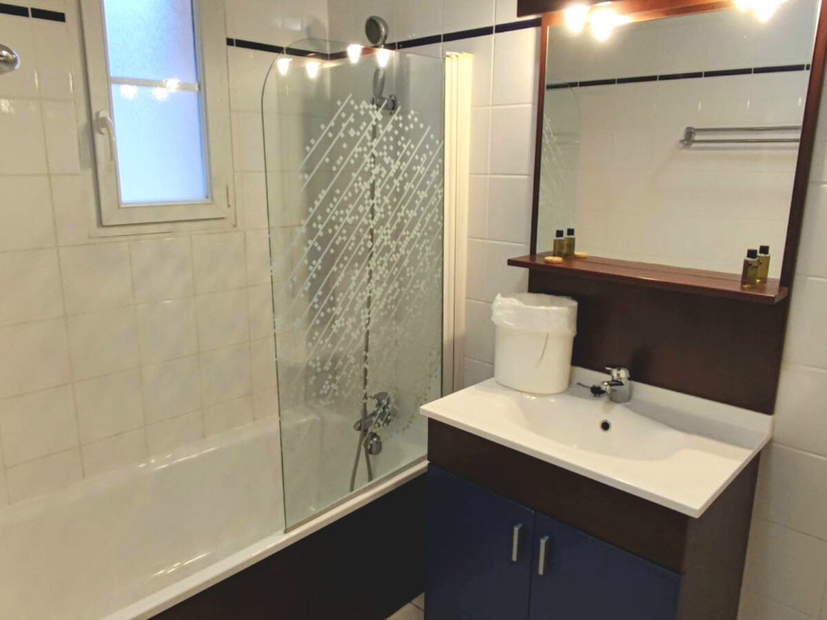 T3 rénové près des Thermes avec balcon et piscine - Photo 19