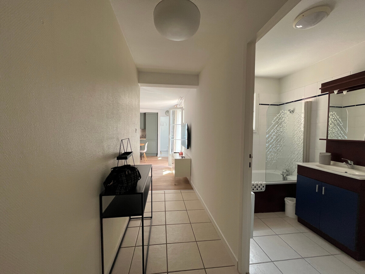 T3 rénové près des Thermes avec balcon et piscine - Photo 23