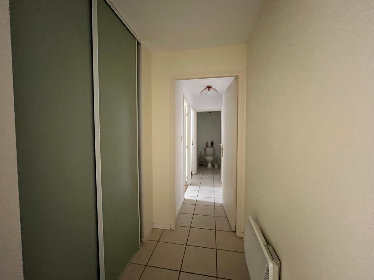 T3 rénové près des Thermes avec balcon et piscine - Photo 24
