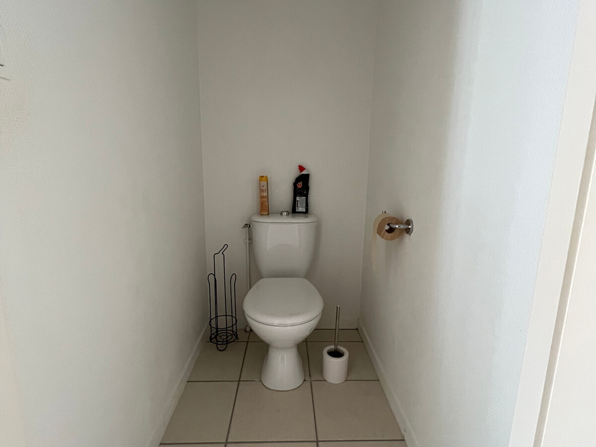 T3 rénové près des Thermes avec balcon et piscine - Photo 25