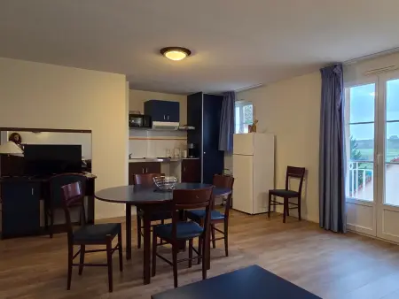 Location appartement à La Roche Posay, T3 Confortable à La Roche-Posay avec Balcon et Wifi