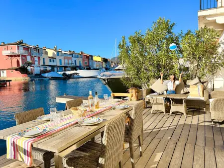 Location maison à Port Grimaud, Maison rénovée climatisée avec Wi-Fi et double terrasse