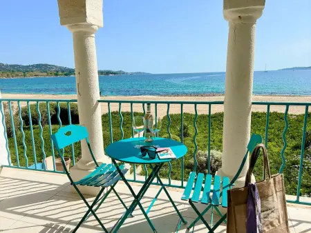 Location appartement à Port Grimaud, Appartement spacieux avec balcon et accès plage à Port Grimaud