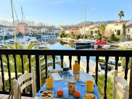 Location appartement à Port Grimaud, Appartement cosy 2 chambres avec WIFI et climatisation à Port Grimaud