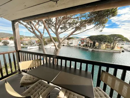 Location appartement à Port Grimaud, Appartement rénové avec Internet, 2 chambres, parking à Port Grimaud