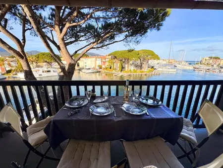 Appartement rénové vue canaux à Port Grimaud : photo 2